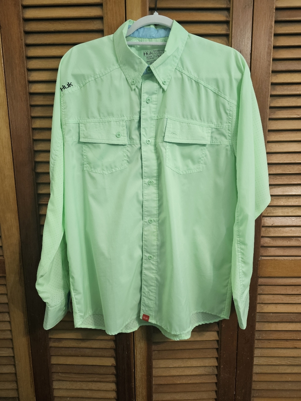 Huk Performance Fishing Shirt – Men’s Medium – Vented Long Sleeve Button Up